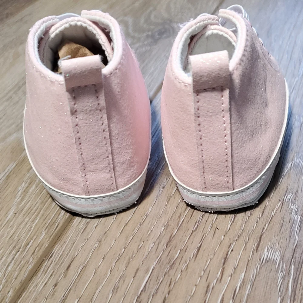 Koal Baby Boutique Pink and White Glittery Crib Slip-on Shoe Size 2